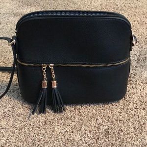 black crossbody purse